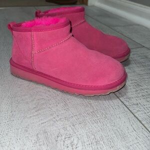 Women’s Ultra Mini Uggs (hot pink)